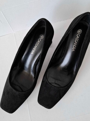 Suede pumps used with square toe, size 39, black