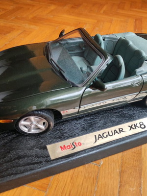 Jaguar XK8 1996 Maisto model car like new, scale 1:18