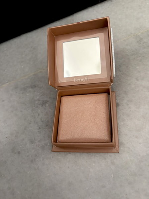 Benefit Dandelion Twinkle highlighter