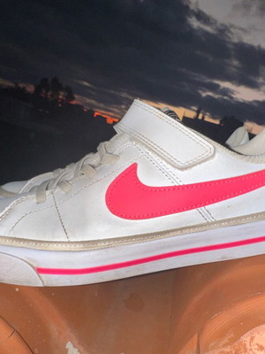 Nike trainers used for girls size 35 white pink