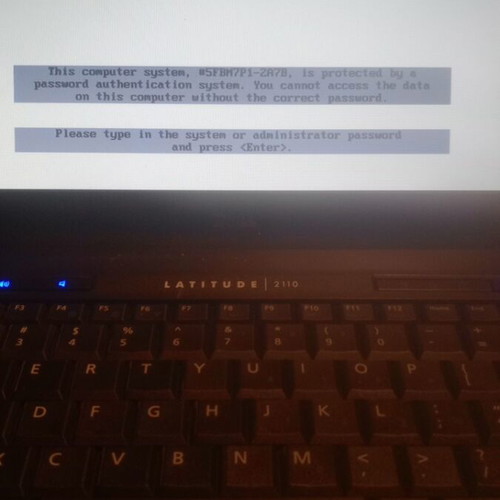 Dell Latitude 2110 Netbook, vintage collectible for parts or repair