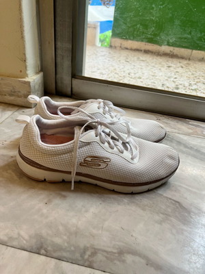 Skechers αθλητικά λευκά παπούτσια νούμερο 40 σαν καινούργια