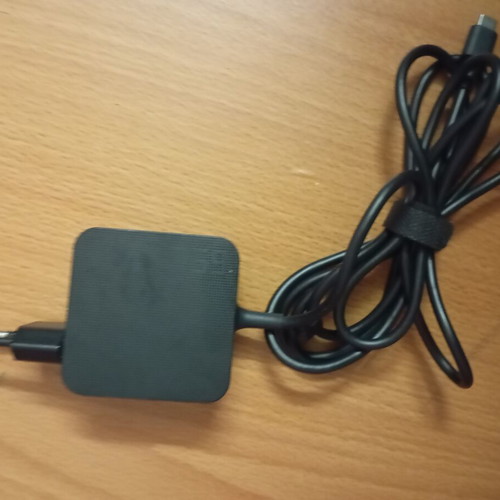 Asus laptop multi charger C type used, good working condition