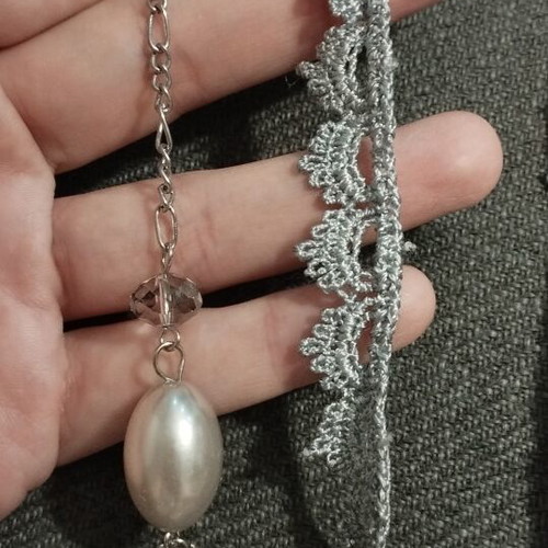 Long women's necklace with bow, lace and pearls, like new, gray-silver