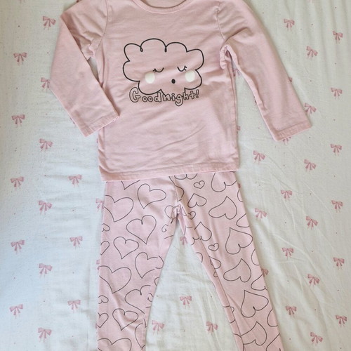 Children's pajamas used for 3 years old