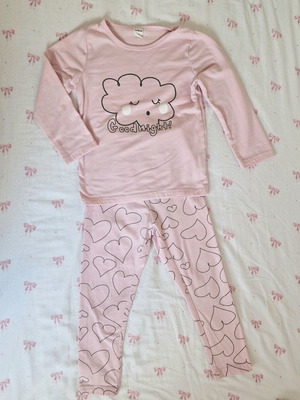 Children's pajamas used for 3 years old