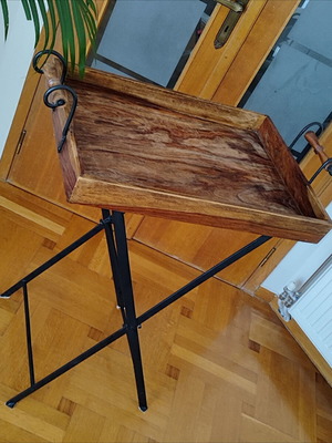 Small tray with stand like new