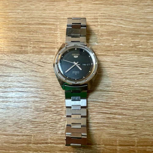 Seiko 5 Vintage used men's watch with original bracelet