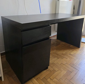 Γραφειο (ikea)