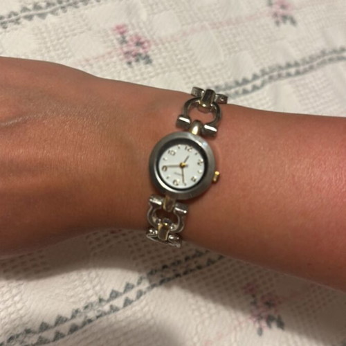 Vintage women's wristwatch, like new, battery needed