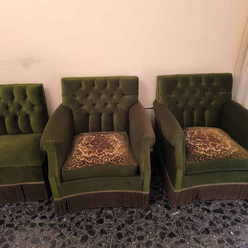 Living room set like new with four-seat sofa and four armchairs
