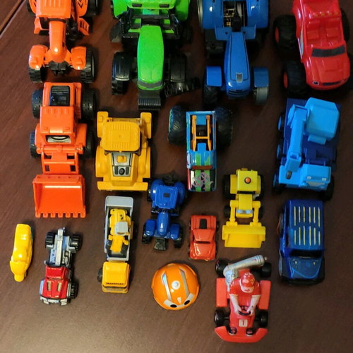 Toy cars used with mechanical and battery movement, excellent condition