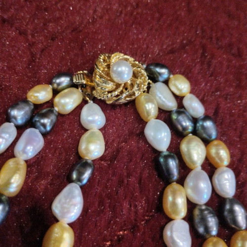 Natural pearl set like new with necklace, bracelet and earrings