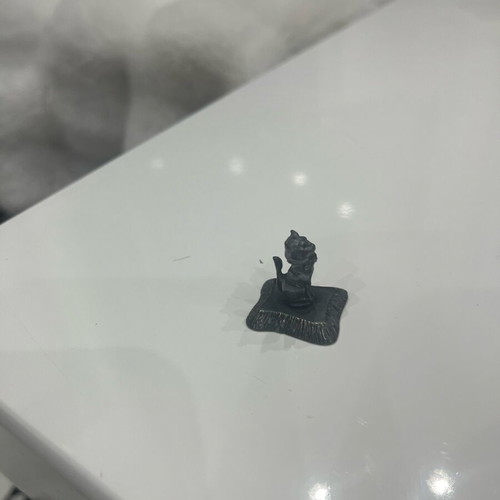 Metal miniature cat like new with base and detailed work