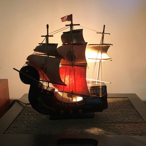 Wooden sailboat antique lamp