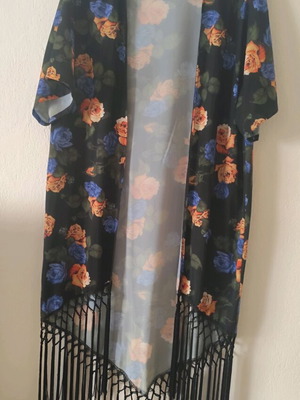 Kimono black floral Minkpink like new, size M/L