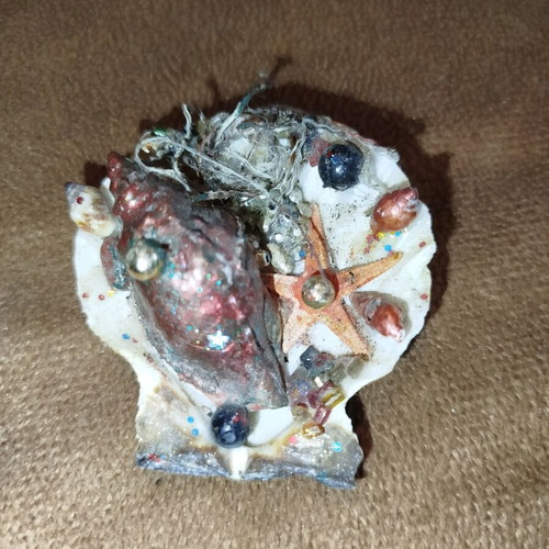 Handmade pins with shells like new, set of 2
