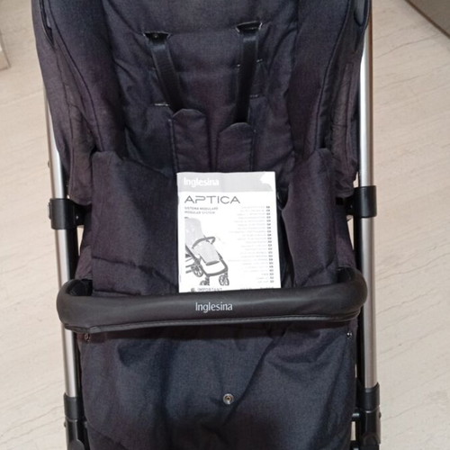 Inglesina Aptica stroller like new with footmuff and rain cover