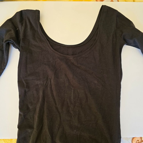 Long-sleeve top used black, open neckline