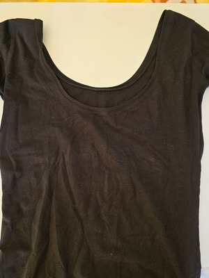 Long-sleeve top used black, open neckline
