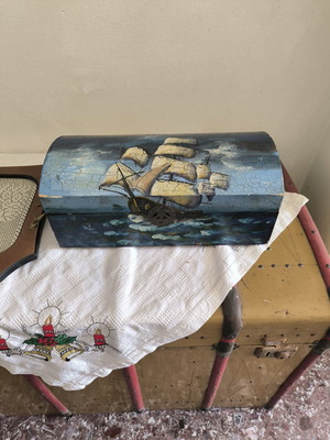 Ρετρό ξύλινο σεντούκι με ζωγραφιά πλοίου μεταχειρισμένο, αντίκα