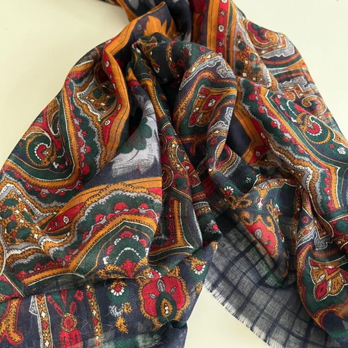 Scarf like new with colorful Paisley pattern and fringes