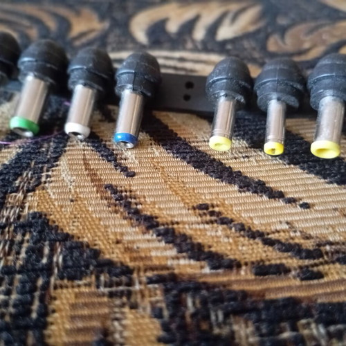 Universal power adapter interchangeable tips set like new, 7 pcs