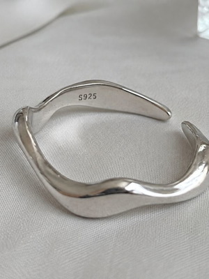 S925 Silver Ring with Minimal Wave Design