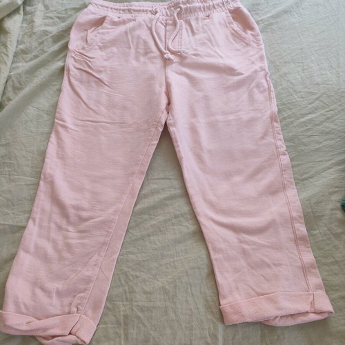 BodyTalk pink capri pants like new, medium size