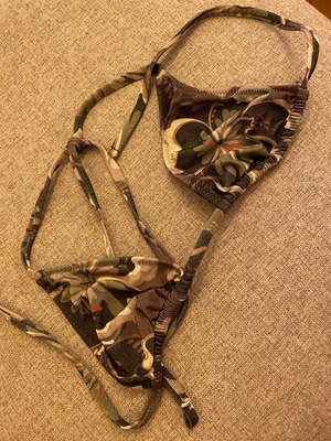 Benetton bikini top like new, dark green floral, size XS 70B
