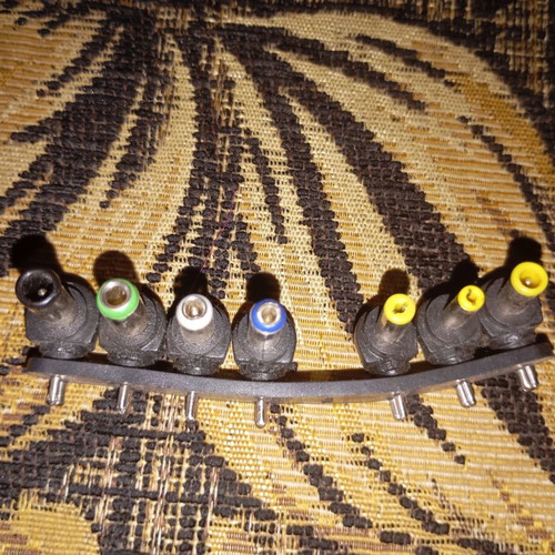 Universal power adapter interchangeable tips set like new, 7 pcs