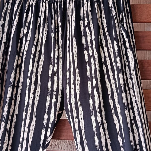 Casual pants XL with elastic waist, black and beige pattern, like new