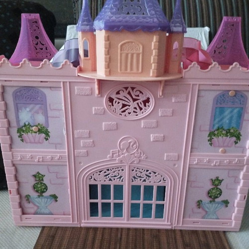 Barbie castle used from The princess and the rock star movie with figures