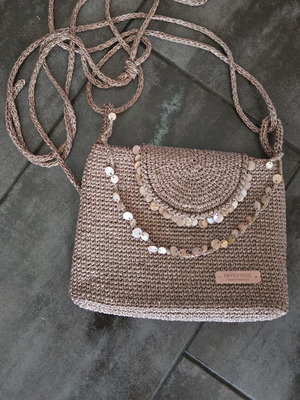 Елегантна дамска чанта през рамо HAND MADE в розово злато с орнаменти от седеф