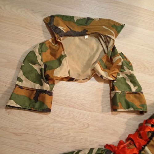 Girls' Army Costume carnival, like new, size 10 years