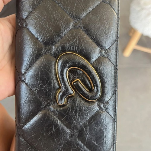 Axel wallet like new, large with 3D logo black and gold
