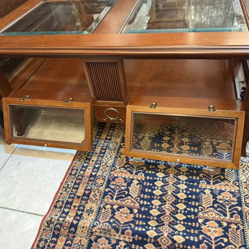 Coffee table like new, height 0.47m, width 1.13m