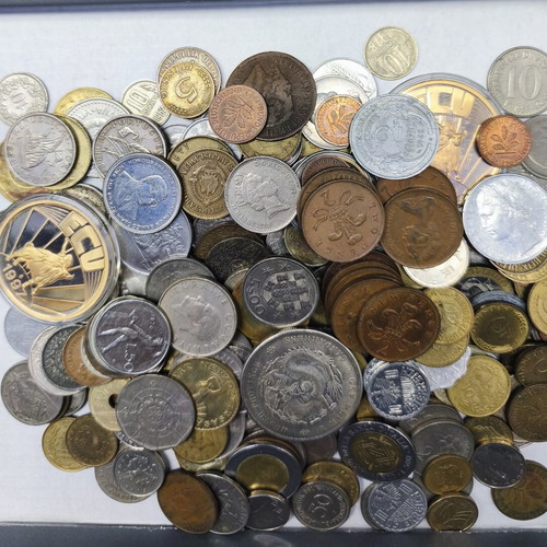 Foreign collectible coins like new, over one kilo