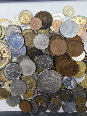 Foreign collectible coins like new, over one kilo