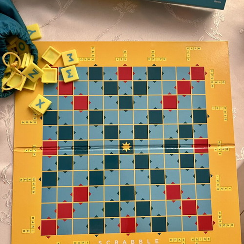 Scrabble Junior board game like new