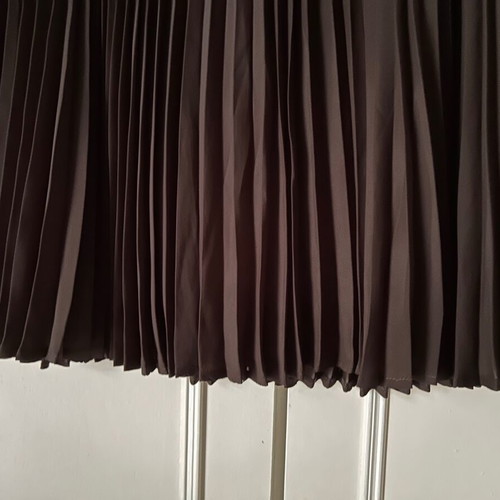 BENETTON pleated thin skirt, with lining, brown color, size 42 (M), thin and lightweight.