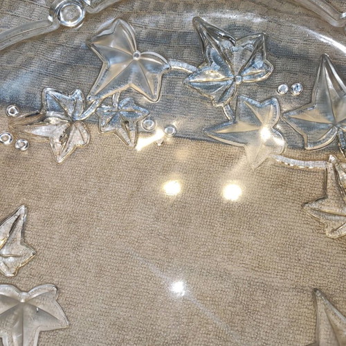 Large glass platter with embossed flower designs like new, 30 cm
