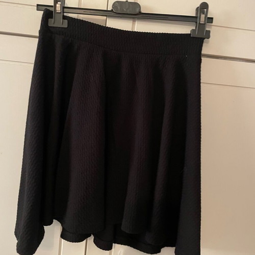 Bershka black skirt no.S/M like new with elasticity
