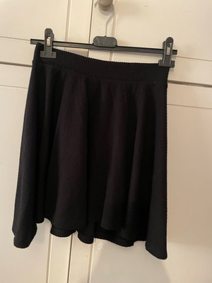 Bershka black skirt no.S/M like new with elasticity