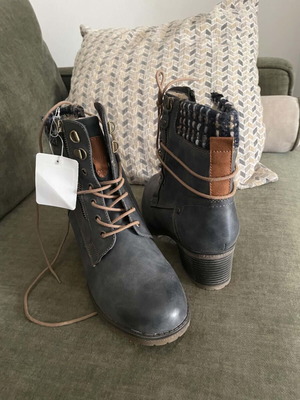Women's boots like new, pack of 4, size 40