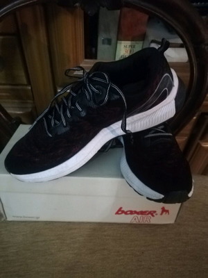 Athletic shoes like new, size 40, black, breathable and lightweight