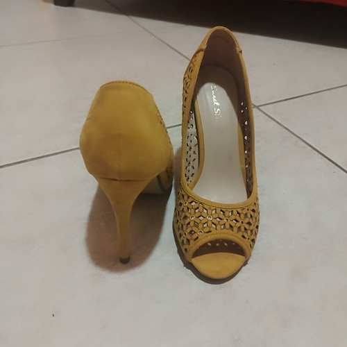 Peep toe mustard pumps like new, size 36