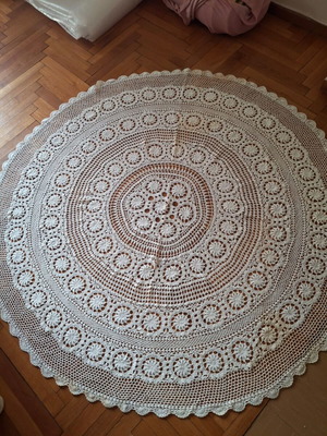 Round hand-knitted tablecloth like new, diameter 145 cm