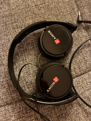 Sony ενσύρματα ακουστικά σαν καινούργια με βύσμα jack