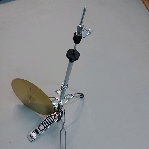 Hi-Hat βάση Remo βαρέως τύπου με ρύθμιση swivel και δώρο πιατίνι crash 16" Turkey καινούργια